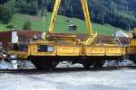 RhB - Xkl 9050 II am 30.05.1992 in Davos Platz - Materialwagen zu C 312 - 2-achsig mit 1 offenen Plattform - Baujahr 1906 - Staud - Gewicht 5,33t - Ladegewicht 10,00t - LP 7,49 m - zulssige