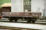 RhB - Xk 8607 am 30.05.1992 in Davos Platz - Niederbord-Dienstwagen 2-achsig mit 1 offenen Plattform fr Materialtransporte - Baujahr 1908 - SIG - Gewicht 5,00t - Zuladung 9,00t - LP 6,30m -
