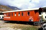 RhB - Xk 9060 am 18.10.1998 in Samedan - Mannschaftswagen (BM 6) 2-achsig mit 2 offenen Plattformen - Baujahr 1908 - Rast - Gewicht 9,00t - Ladegewicht 2,00t - LP 11,06 m - zulssige Geschwindigkeit