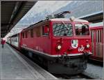 Am 26.12.09 stand der Glacier Express mit Ge 4/4 I 607  Survelva  abfahrtbereit im Bahnhof von Chur.