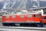 RhB - Ge 4/4I 608  MADRISA  am 16.05.1994 in SAMEDAN - STRECKEN-LOKOMOTIVE - bernahme 06.06.1953 - SLM4083/MFO/BBC - 1184 KW - Gewicht 48,00t - LP 12,10m - zulssige Geschwindigkeit 80 km/h. Hinweis: noch mit Scherenpantografen.
