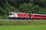 Ge 4/4 II 633  Zuoz  mit dem RE1745 (Scuol-Tarasp - Disentis/Muster) kurz hinter der Vorderrheinbrücke bei Reichenau-Tamins.