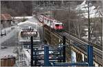 Bau der 2. Hinterrheinbrücke der RhB in Reichenau-Tamins. GlacierExpress 903 mit Ge 4/4 II 617  Ilanz .(05.03.2018)