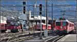 RE1749 mit Ge 4/4 II 633  Zuoz  neben Ge 4/4 II 632  Zizers  in Landquart. (10.11.2018)