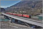 RE1748 nach Scuol/Tarasp mit Ge 4/4 II 623  Bonaduz  auf dem Hinterrheinviadukt in Reichenau-Tamins. (01.04.2020)