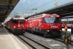 Links Ge 4/4 ll mit RE 1216 Lanquart-Disnetis/Mustr und rechts Ge 4/4 lll mit RE 1225 Chur-St. Moritz am 23.07.2007 in Chur