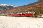 Ge 4/4 II 632 'Zizers' mit RE1 Entlastungszug für den Spenglercup am 29.12.2025 bei Schiers, wo es ein Bisschen weiss wurde