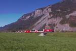 Ge 4/4 II 623  Bonaduz  mit Glacier Express 903 zwischen Felsberg und Chur am 11.4.2026