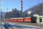 Ge 4/4 II 613  Domat/Ems  mit RE 1233 nach Scuol-Tarasp fhrt in Untervaz-Trimmis ein.