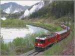 RE1244 mit Ge 4/4 II 618  Bergn/Bravuogn  zwischen Trin und Versam-Safien. (03.05.2008)