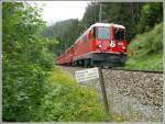 15 Monate spter erstrahlt die Ge 4/4 II 632  Zizers  in neuem Glanz und befhrt wieder die Oberlnder Strecke. Kaum zu glauben, was die RhB Werksttte Landquart vollbracht hat. (07.06.2008)