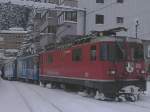 AROSA 02.02.2005  Ankunft Arosa Express in Arosa mit RhB Lok 613 DomatEms   