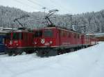 Ge4/4II 624 , Ge4/4I 602 und eine weitere Ge4/4I stehen am 8.2.09 in Arosa.