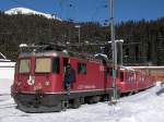 Arosa 05.02.2005   RhB Lok 624 Celerina  Personenzug im Depot abgestellt.