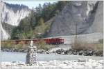 RE1232 mit Ge 4/4 630  Trun  hat soeben die Station Versam-Safien verlassen. (17.04.2009)