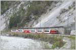 Ge 4/4 II 614  Schiers  zieht den GlacierExpress 903 bei Trin Richtung Chur.