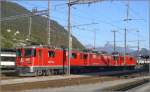 Ge 4/4 II 631  Untervaz , Ge 4/4 I 606  Kesch  und Ge 4/4 II 620  Zernez  stehen abgestellt in Landquart. Im Hintergrund Gonzen, Gauschla und Fscherberg. (04.10.2009)