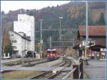 RE1249 nach Scuol durchfhrt die Station Grsch mit Ge 4/4 II 626  Malans  an der Spitze. (16.11.2009)