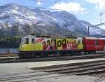 RhB Ge 4/4 II Nr. 611 mit Werbung fr  Log-in  im Bahnhof St. Moritz, 13. Okt. 2009, 15:24