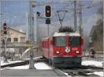 RE1228 mit Ge 4/4 II 633  Zuoz  trifft in Landquart ein. (25.01.2010)