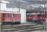 Bernina ABe 4/4 II 42 steht neben dem Depot, auf der Drehscheibe die Ge 4/4 II 625  K�blis  und davor die Ge 6/6 II 703  St.Moritz .