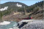 RE1240 mit Ge 4/4 II 619  Samedan  zwischen Versam und Valendas. (08.04.2010)