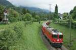 Ge 4/4 II 617 mit RE 1133 auf der Fahrt nach St.Moritz kurz nach Reichenau.
(13.08.2010)