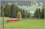 Nach rund einer viertel Stunde hat RE1037 meinen Fotostandpunkt erreicht. Im Hintergrund ist die Linie unterhalb von Klosters Dorf zu sehen, wo das vorhergehende Foto entstand. (29.09.2010)