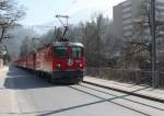 Regio mit Ge 4/4 II in Doppeltraktion von Arosa nach Chur in der Sandstrasse.Chur 06.03.11