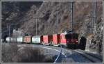 Ge 4/4 II 627  Reichenau-Tamins  verlsst mit dem Valerwasserzug unterhalb von Trin den Dabi-Tunnel.