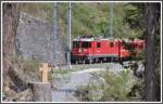 Hier verschwindet RE 1236 im Dabi Tunnel, der Wanderweg fhrt aussen rum durch ein Steinschlaggebiet, aber mit gttlichem Beistand ist das kein Problem.