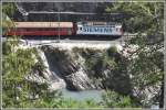 RE1241 mit Ge 4/4 II 616  Filisur  umkurvt die Ruine Wackenau unterhalb von Trin. (20.05.2011)