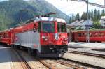 Ge 4/4 II 633 mit einem Zug nach Scuol-Tarasp am 17.08.11 im Bhf.Pontresina