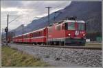 RE 1253 mit Ge 4/4 II 630  Trun  hat soeben den RE 1240 zwischen Felsberg und Chur West gekreuzt.