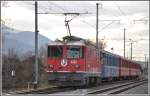 S2 1561 wird von Ge 4/4 II 631  Untervaz  geschoben und erreicht soeben Felsberg. (02.12.2011)