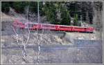 R1944 mit Ge 4/4 II 629  Tiefencastel  zwischen Zernez und Susch am jungen Inn. (21.04.2012