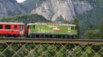 Neue Werbelok fr 100 Jahre Chur - Disentis. Ge 4/4 II 630  Trun  auf Hinterrheinbrcke bei Reichenau am 31. Mai 2012.