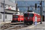 Be 4/4 515 und RE1257 nach Scuol-Tarasp mit Ge 4/4 II 633  Susch  in Landquart.