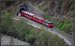 RE1253 mit Ge 4/4 II 617  Ilanz  verlsst den Dabbi-Tunnel zwischen Trin und Reichenau-Tamins. (28.04.2013)