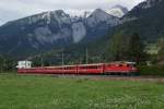 Ge 4/4 II 621 zieht am 14.09.2013 den RE 1241 von Reichenau-Tamins Richtung Chur. Das Bild wurde bei Domat/Ems aufgenommen.