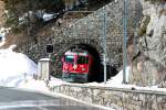 Re 4/4 631 bei der Tunnelausfahrt kurz vor Bergrün; 14.02.2014