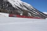Ge 4/4 III 633 verlässt am 09.03.2014 Bever in Richtung Samedan.