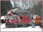 Ein eindrckliches Bild, das wohl auch als Folge der Klimaerwrmung entstanden ist, prsentiert sich auf dem Holzverladeplatz der Station Versam-Safien. (08.01.2007)