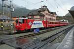 Ge 4/4 II 618 mit einem Regio nach Scuol-Tarasp in Pontresina, 04.11.2014.