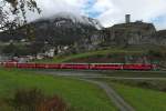 Kurz nach der Abfahrt in Ardez hat am 24.09.2015 Ge 4/4 II 629  Tiefencastel  mit dem R 1924 bald das Ziel,  Scuol-Tarasp erreicht.