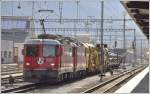 Ge 4/4 II 625  Küblis  und 628  S-chanf  mit Gleisbauzug  Palas  in Landquart. (06.11.2015)