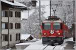 RE1237 mit der Ge 4/4 II 621  Felsberg  in Klosters Dorf.