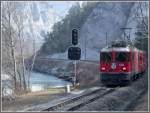 Ge 4/4 II 624  Celerina/Schlarigna  passiert das Einfahrsignal von Versam-Safien. (18.03.2007)