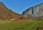 Ge 4/4 II 611 mit einem RE am 19.03.2016 bei Malans.