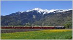 RE1732 mit Ge 4/4 II 627  Reichenau-Tamins  bei Zizers, vor der Kulisse des Calanda. (20.04.2016)